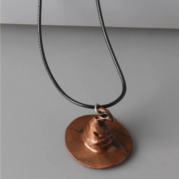 Harry Potter Sorting Hat Necklace - Picture 4 of 7